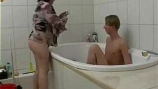 Мама-толстушка Елена и Слава по-русски - порно видео