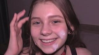 Милашку из колледжа использовали как мусорный контейнер для человеческой спермы - порно видео