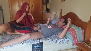 Мусульманская школьница делает минет и трахается - порно видео