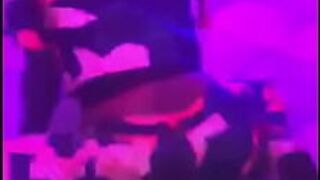 Бросая большую задницу - порно видео