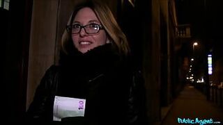 Публичный агент, французскую крошку в очках трахнули на общественной лестнице - порно видео