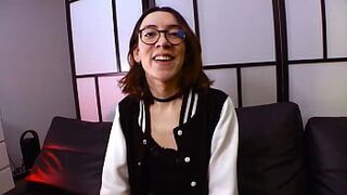 Хардкорный кастинг для Джениссен, хорошенькой фембой! - порно видео