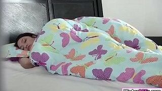 Сводный брат трахает ее сводную сестру и ее лучшие подруги - порно видео